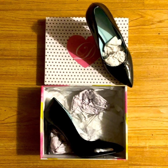 This beautiful Delicious 4 inch heel shoe as been worn once. In original box. - Picture 2 of 3